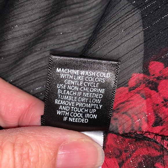 Torrid Floral Shirttail Flowy Kimono size 1/2 black silver red - Picture 11 of 12